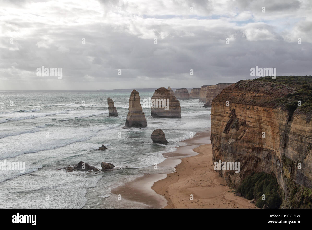 Die zwölf Apostel, eine weltberühmte Felsformation an der Great Ocean Road in der Nähe von Port Campbell, Victoria, Australien. Stockfoto