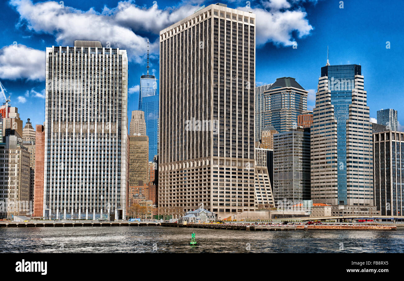 Lower Manhattan als Sen vom East River in Manhattan, New York City, NY, USA. Stockfoto