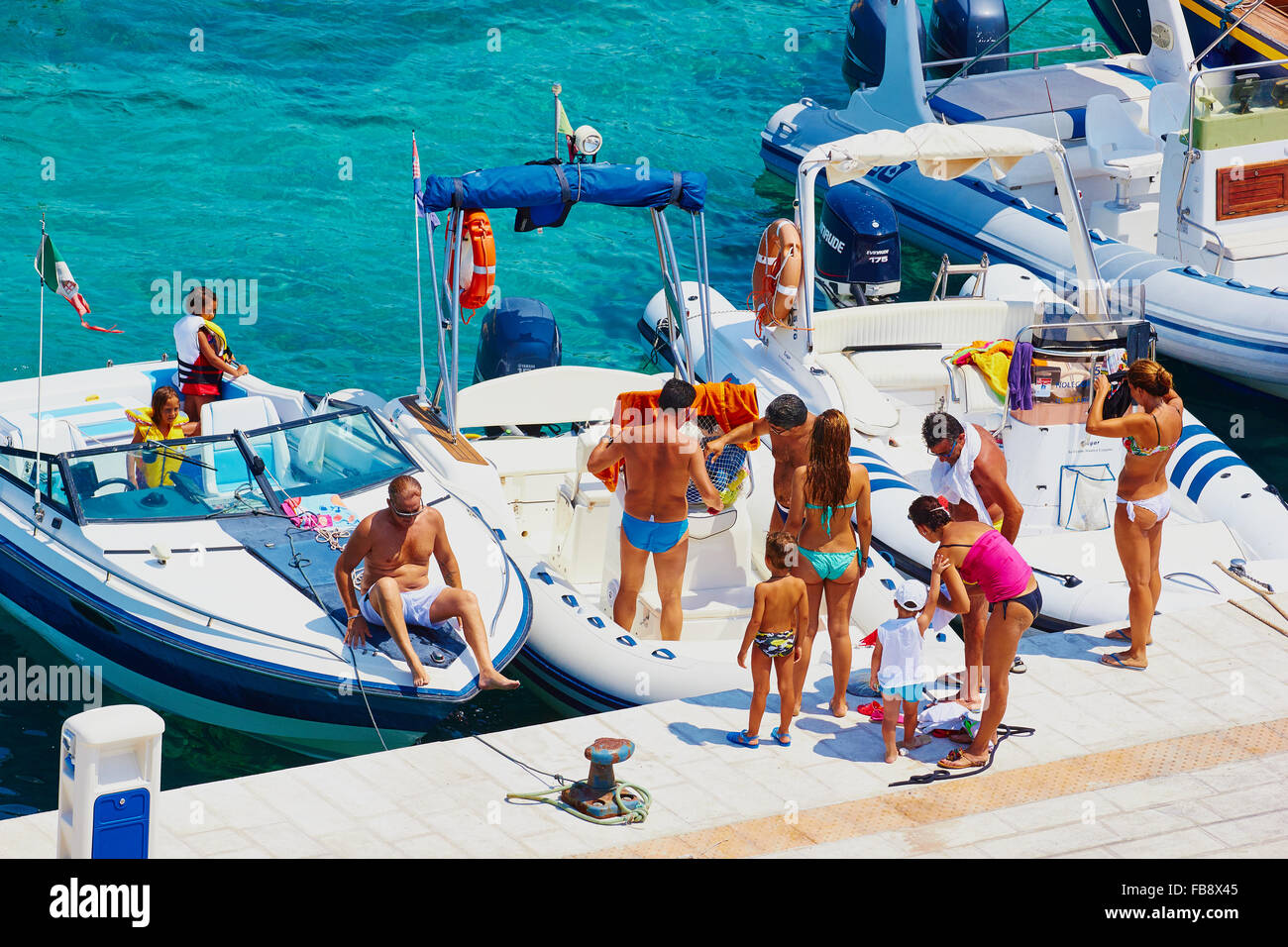 Familien- und Motorboote Isole Tremiti, Apulien, Apulien, Italien, Europa Stockfoto