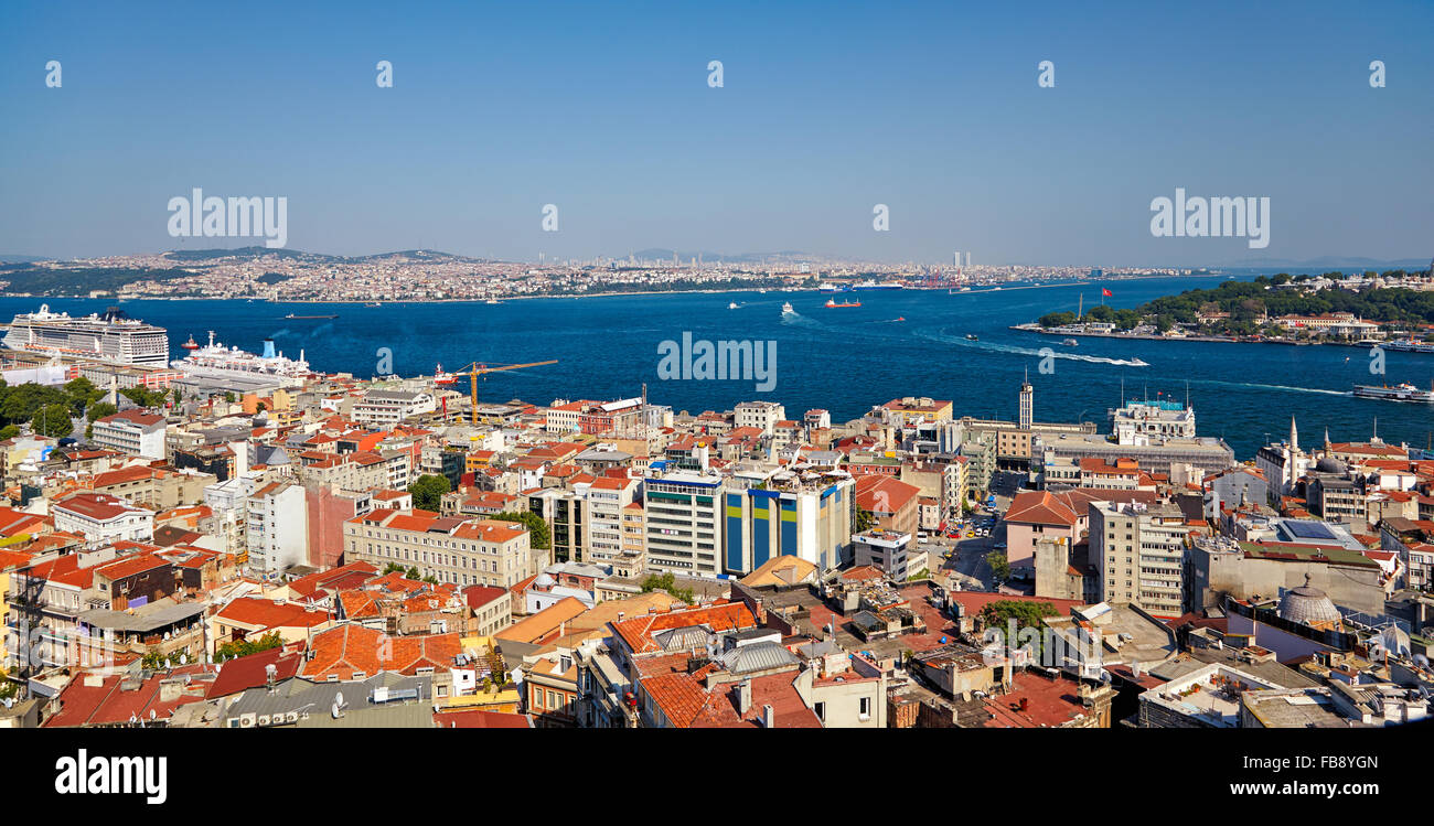 Die residental Häuser und der Kreuzung der Bosporus und das Goldene Horn in Istanbul. Der Blick vom Galata-Turm, Türkei Stockfoto