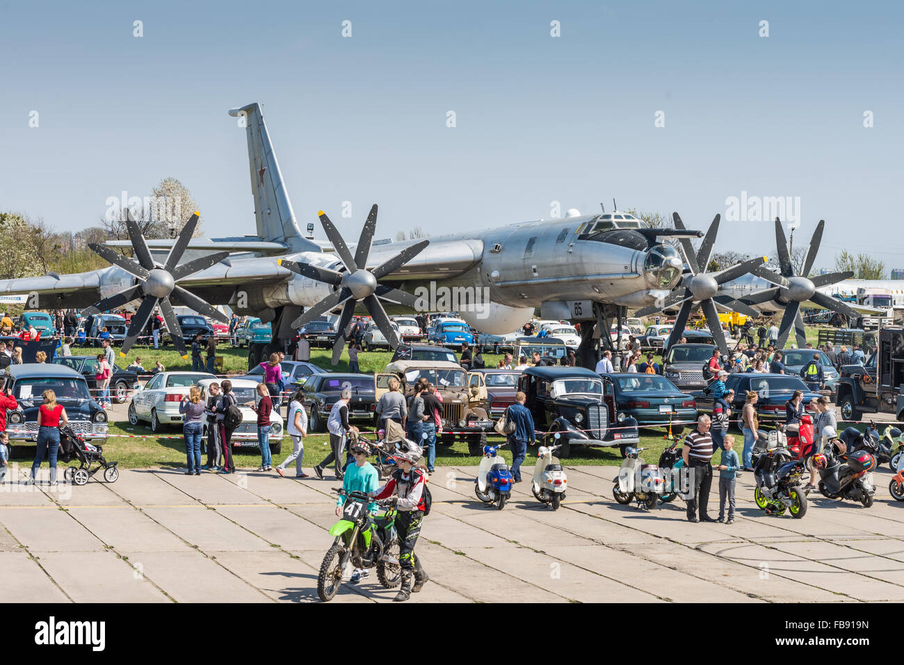 Strategische Bomber Tu-95 Bear ist in das State Museum of Aviation. Stockfoto