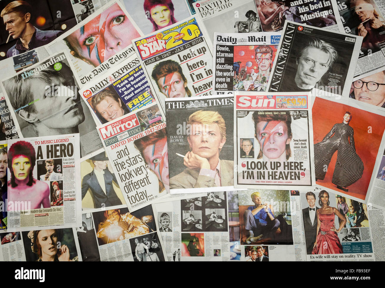 London, Großbritannien. Januar 2016, 12th. Titelseiten der britischen Zeitung nach dem Tod von David Bowie Stockfoto