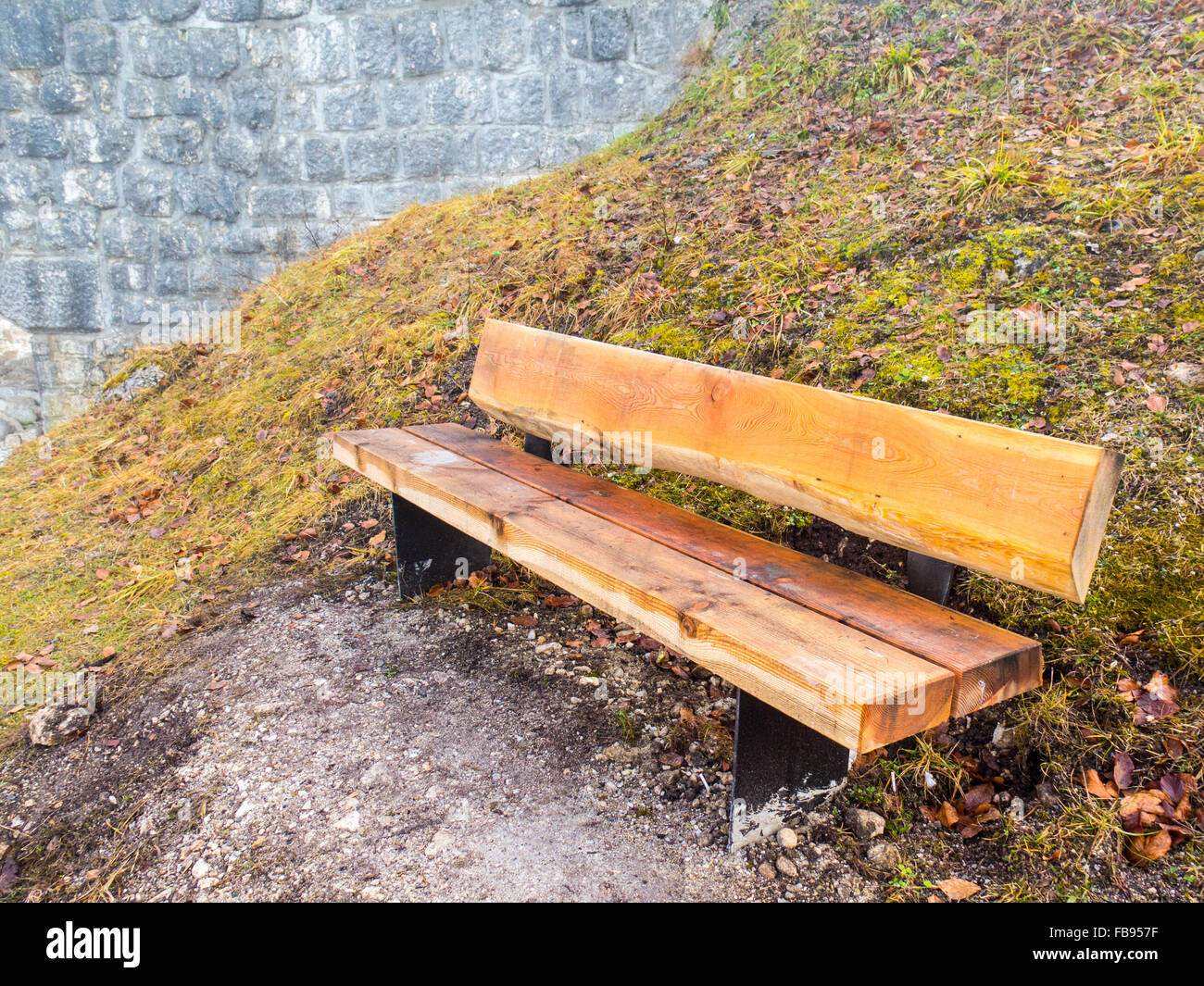 Nassen Holzbank Stockfoto