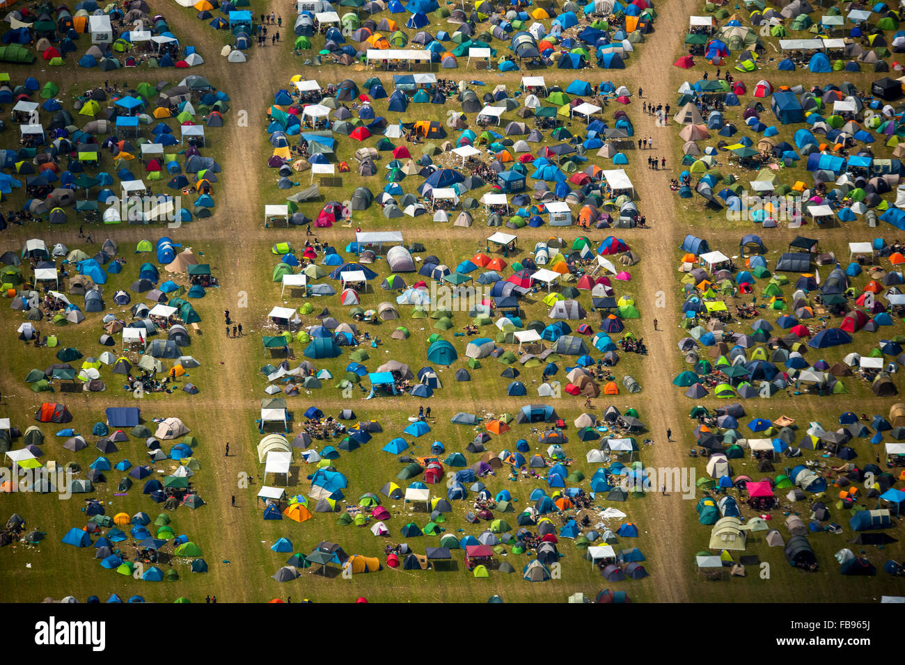 Luftaufnahme, Zelte von BesucherInnen, Ruhrpott Rodeo Festival auf dem Flughafen Schwarze Heide am Rande von Bottrop, Lager, Stockfoto