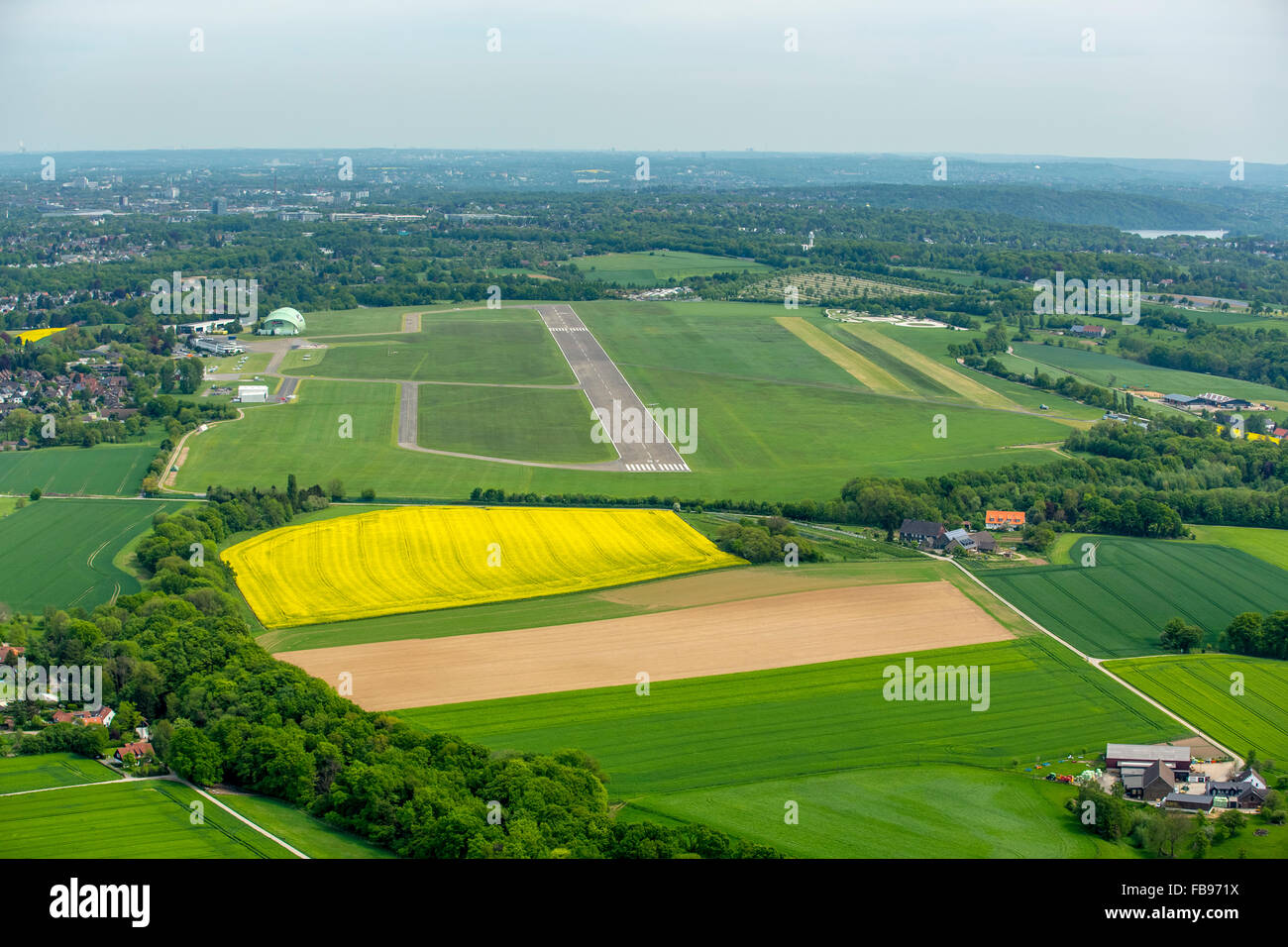 Flughafen Essen-Mülheim, EDLE kommerzielle Flugplatz Flugplatz, allgemeine Luftfahrt, Flughafen, Mülheim an der Ruhr Antenne anzeigen, Stockfoto