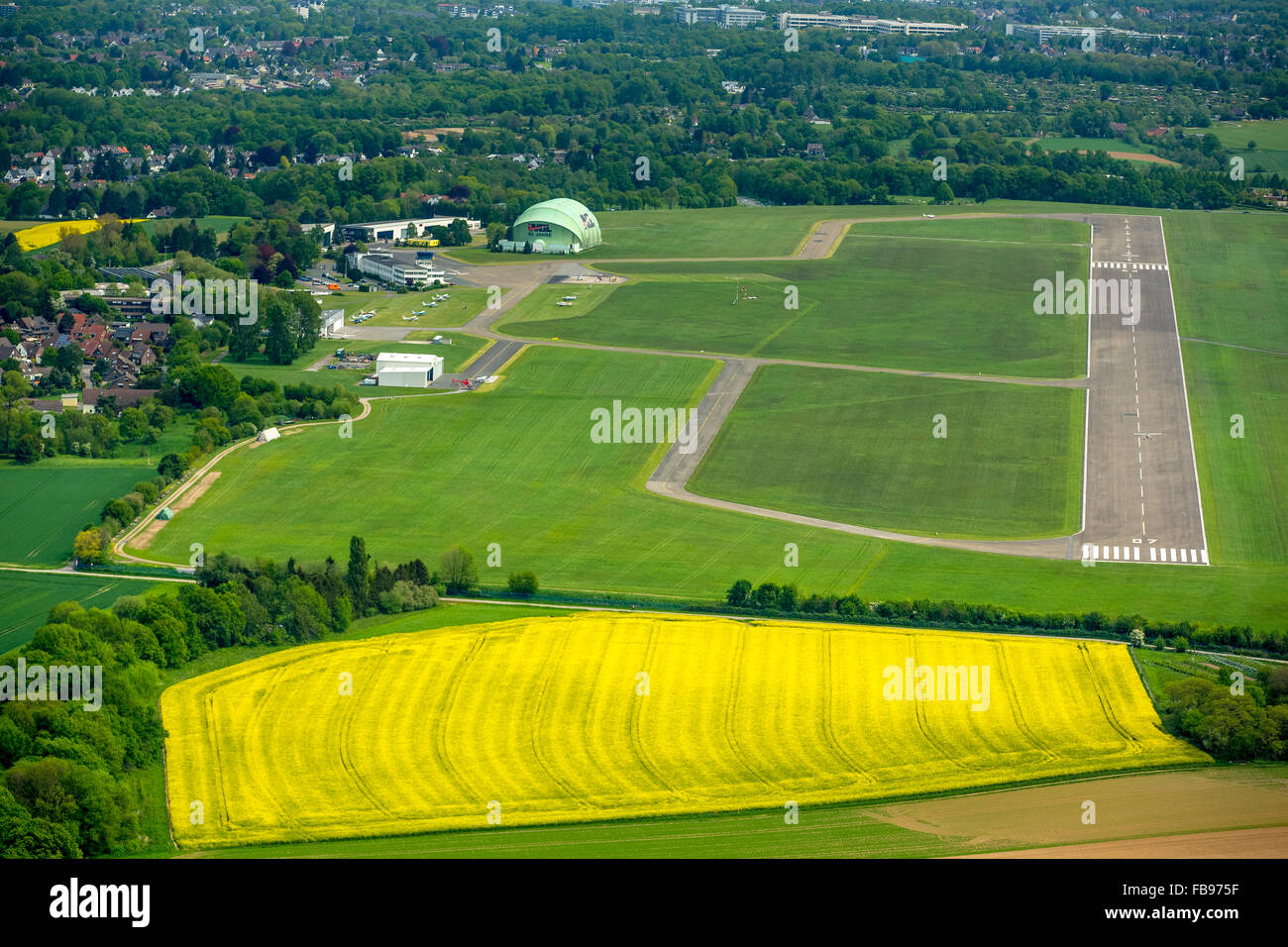 Flughafen Essen-Mülheim, EDLE kommerzielle Flugplatz Flugplatz, allgemeine Luftfahrt, Flughafen, Mülheim an der Ruhr Antenne anzeigen, Stockfoto