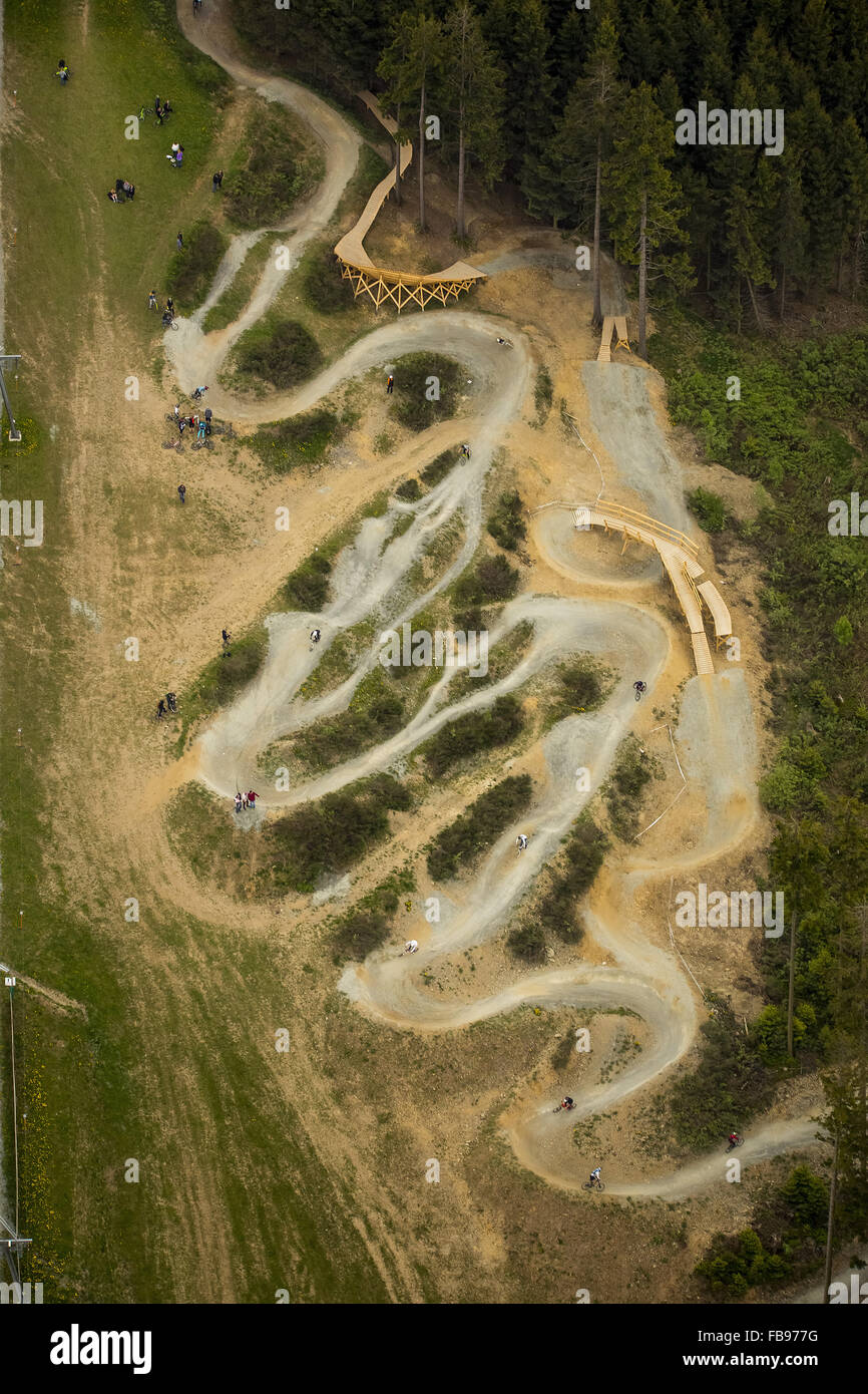Luftaufnahme, iXS Dirt Masters Mountainbike Freeride Festival im Bike Park Winterberg, Winterberg, Sauerland Stockfoto