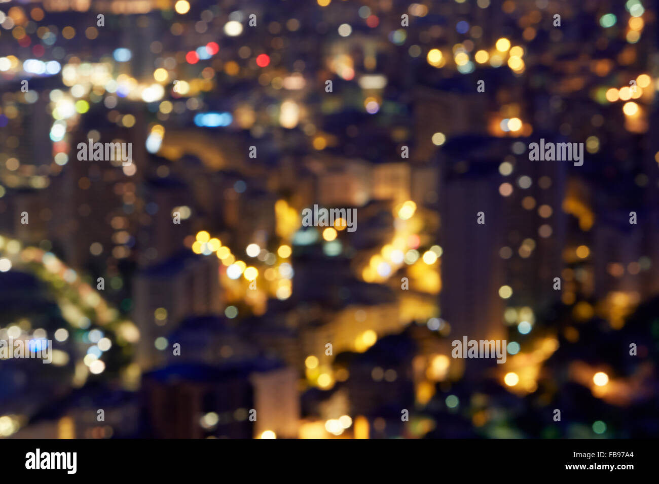 Stadt-Gebäude-Hintergrund in der Nacht, unkonzentriert Stockfoto