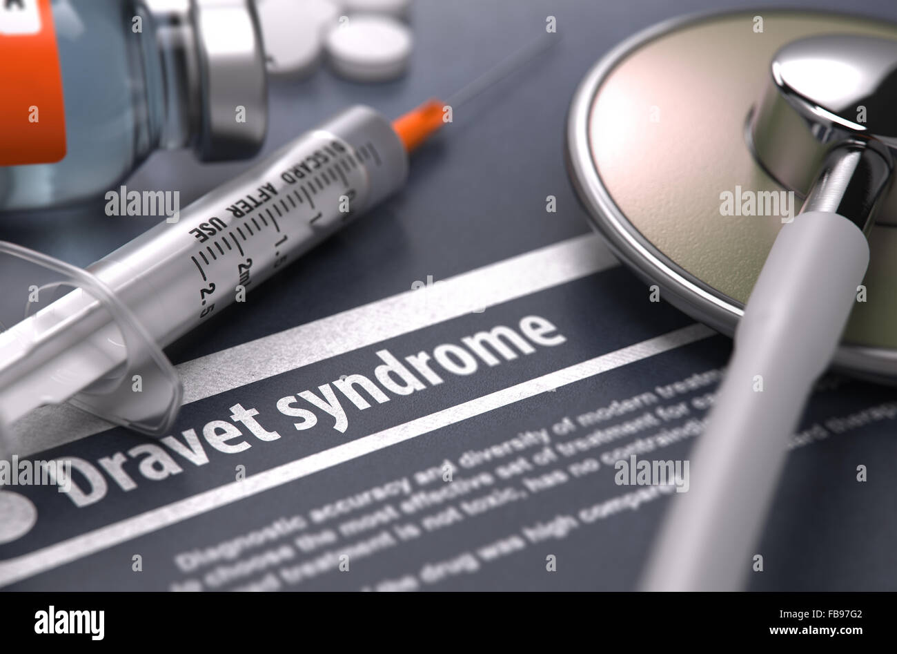 Dravet-Syndrom - Diagnose gedruckt auf grauen Hintergrund mit verschwommen Text und Komposition von Pillen, Spritze und Stethoskop. Medi Stockfoto
