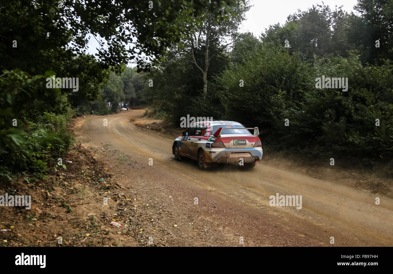 Burcu Cetinkaya mit Mitsubishi Lancer Evo IX von Deltasport Team in Kocaeli Rallye 2015 Stockfoto