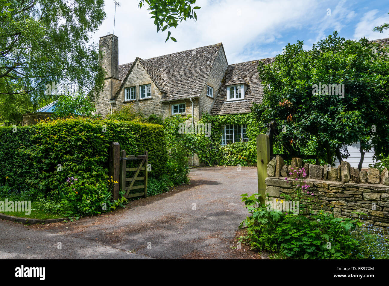 Schöne alte Cotswold-Steinhaus in Witney, Oxfordshire, England, UK Stockfoto