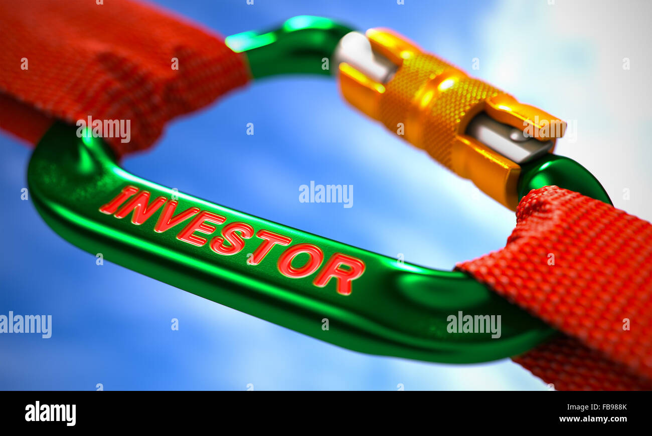 Grünen Karabiner mit roten Seilen an Himmelshintergrund, als Symbol für den Investor. Selektiven Fokus. Stockfoto