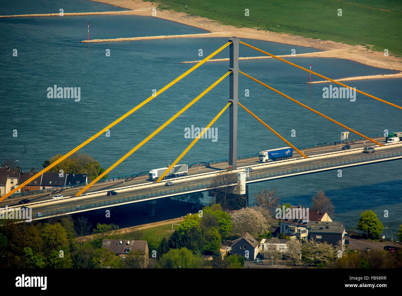 Luftbild, Autobahn, Brücke, Rhein, A40 Rheinbrücke in der Nähe von Homberg, Duisburg, Ruhrgebiet, Duisburg-Nord, Nordrhein-Westfalen, Stockfoto
