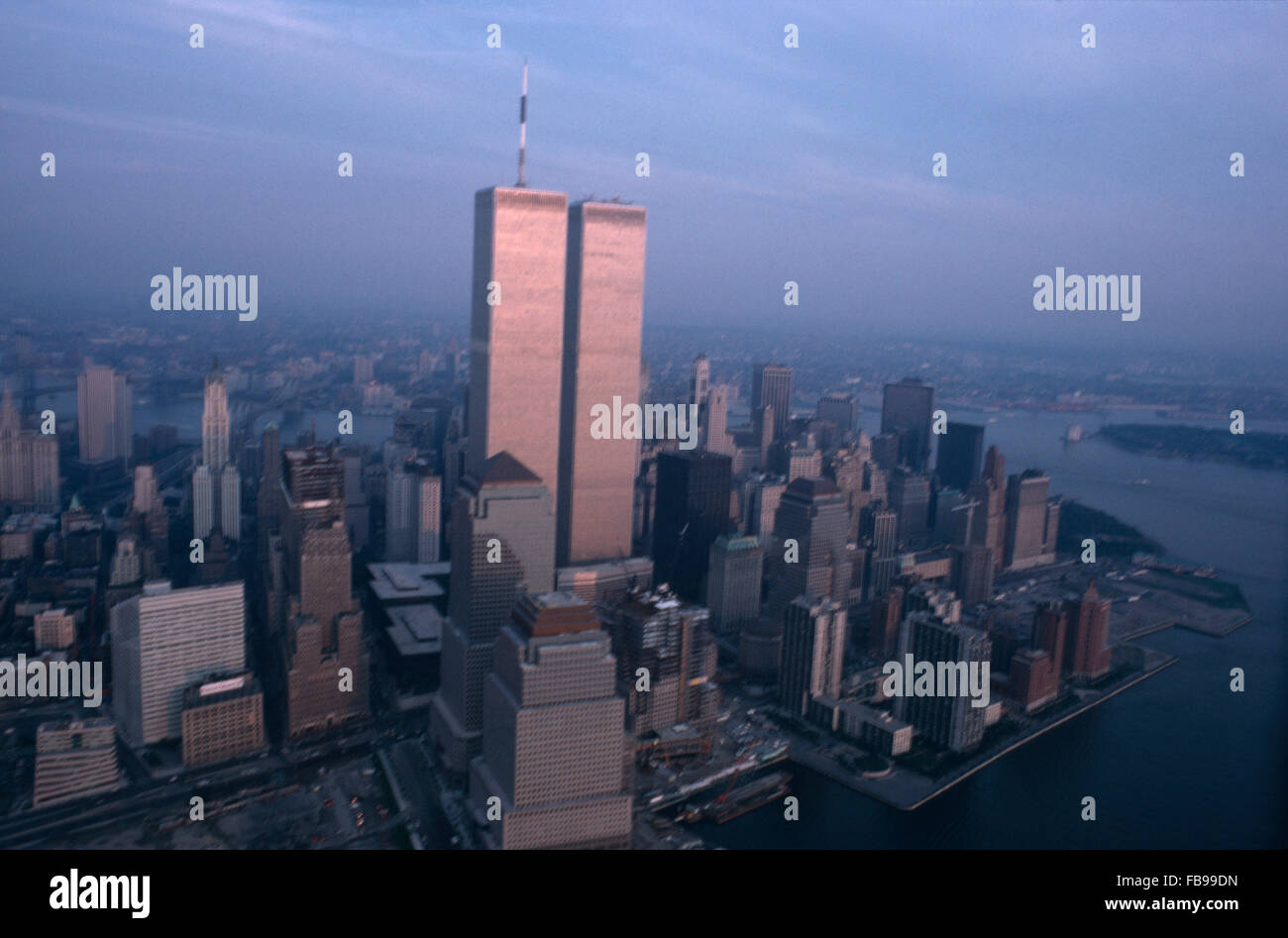 Luftaufnahme der Twin Towers und Wolkenkratzer in Manhattan vor 9 11 Stockfoto