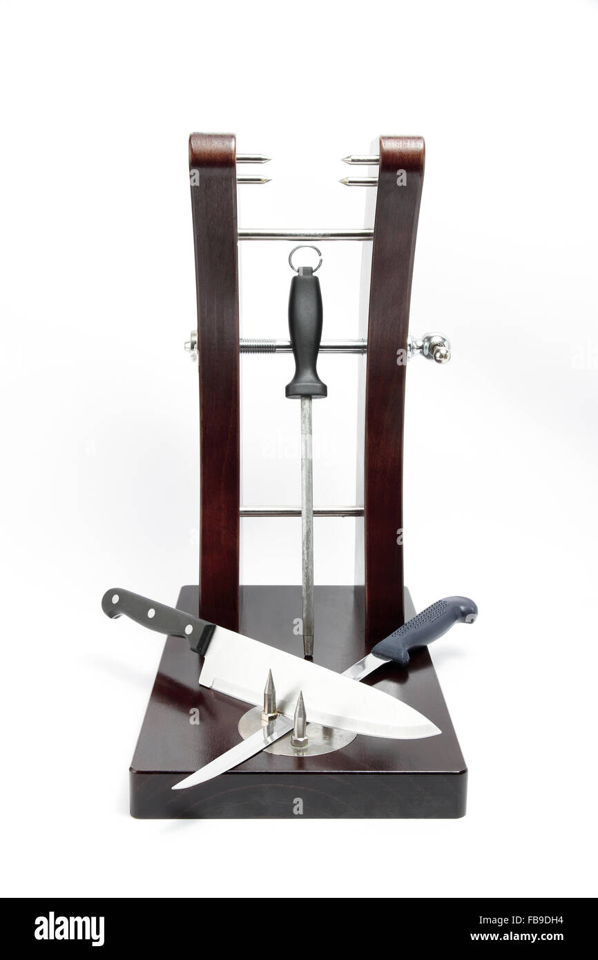 frontaler Ansicht aus einem hölzernen Schinken Halter mit Messer isolierten auf weißen Hintergrund Stockfoto