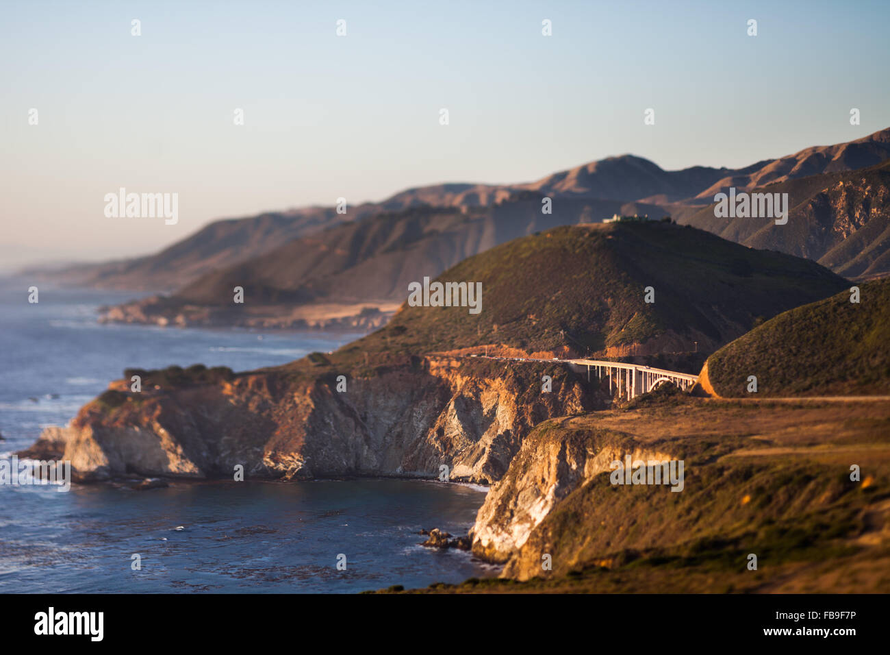 Rocky Creek Bridge, Monterey, CA, mit Tilt-Shift-Effekt Stockfoto