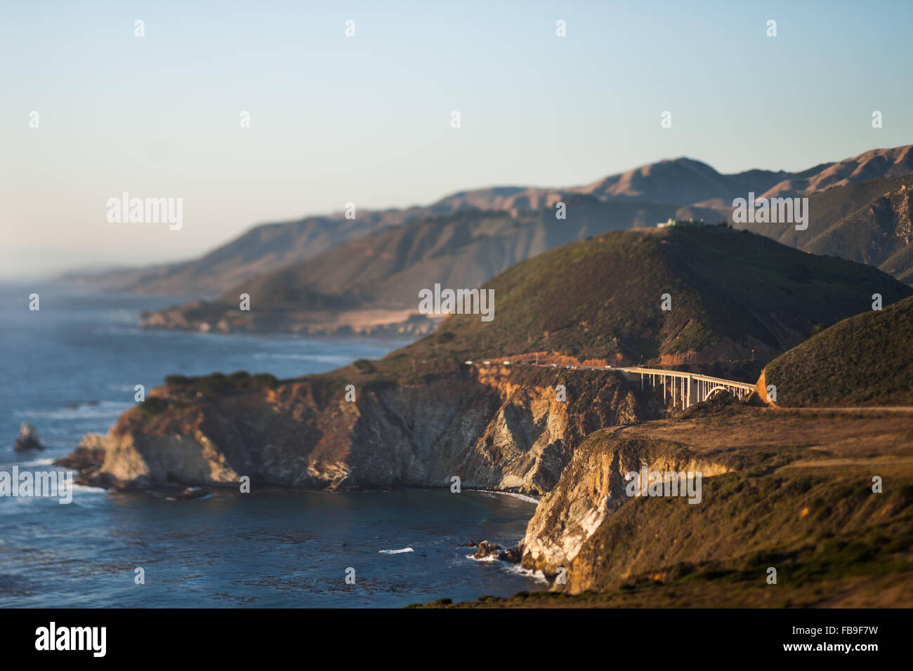 Rocky Creek Bridge, Monterey, CA, mit Tilt-Shift-Effekt Stockfoto