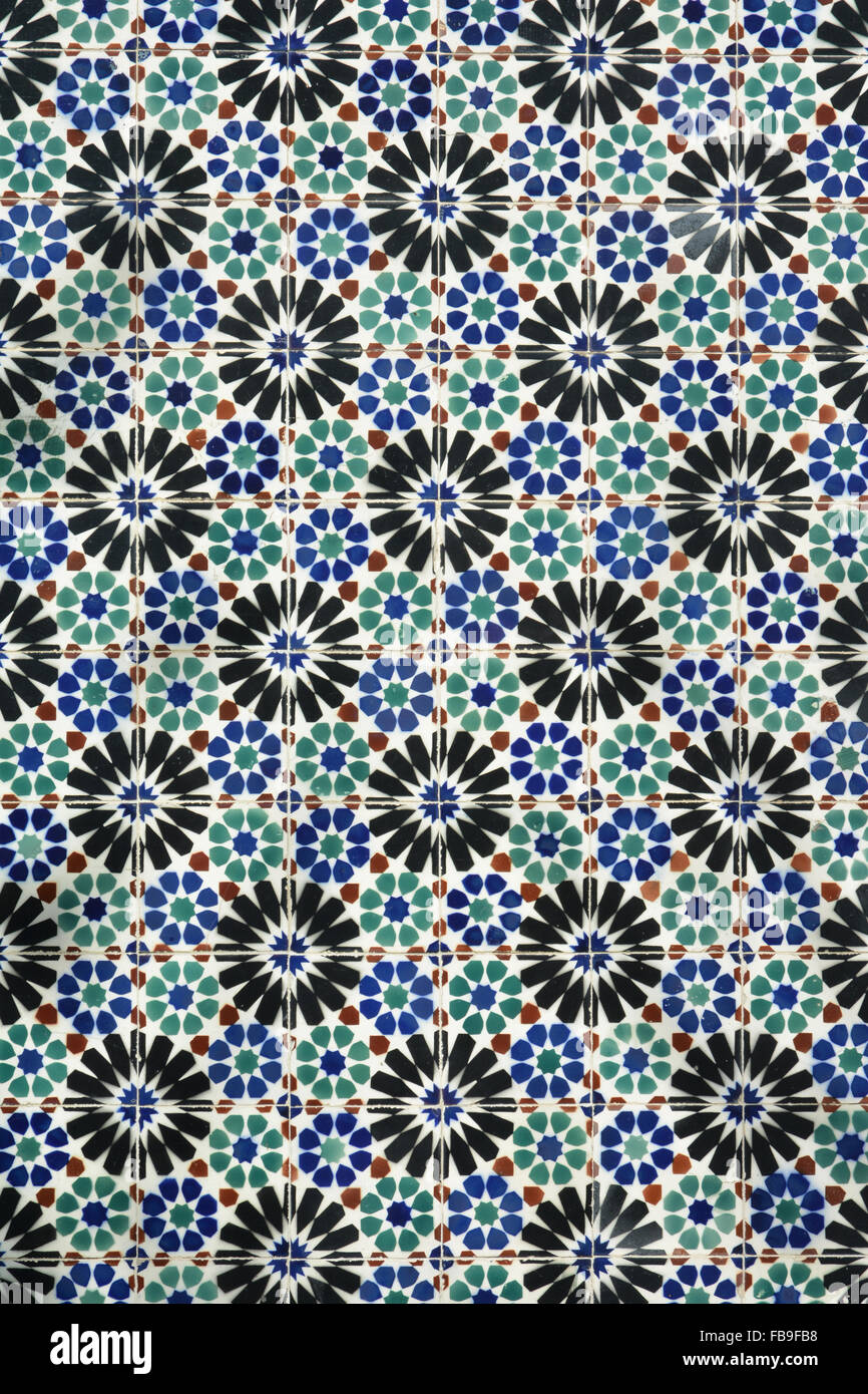 Azulejos, die traditionelle portugiesische glasierte Keramik gefunden an der Wand von historischen Gebäuden Stockfoto