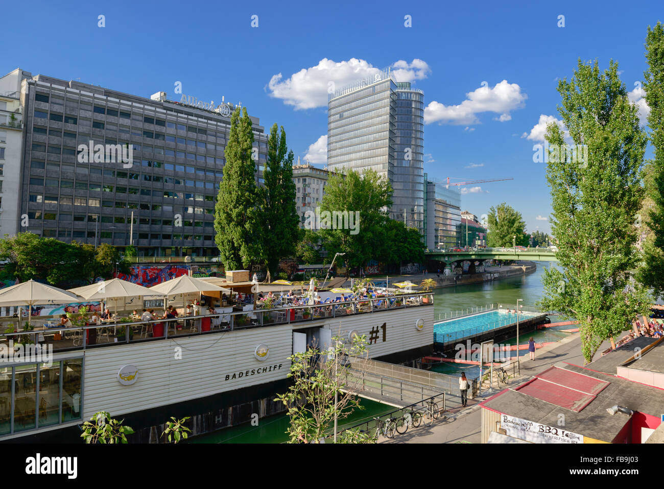 Schwimmendes Restaurant und Pool in Wien, Österreich Stockfoto Schwimmendes Restaurant und Pool in Wien, Österreich Stockfoto