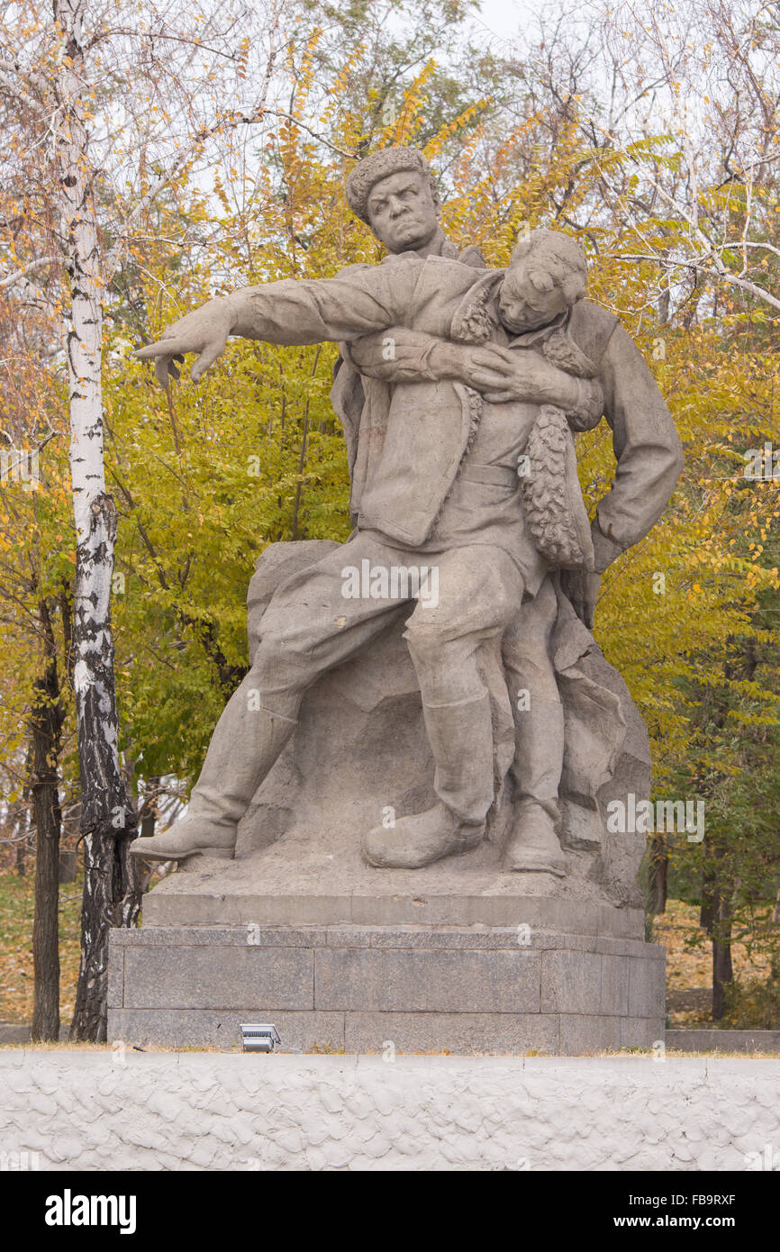 Volgograd, Russland - 5. November 2015: die Skulpturengruppe "Wounded Commander führen den Kampf bis zum letzten" auf dem Platz von ihr Stockfoto