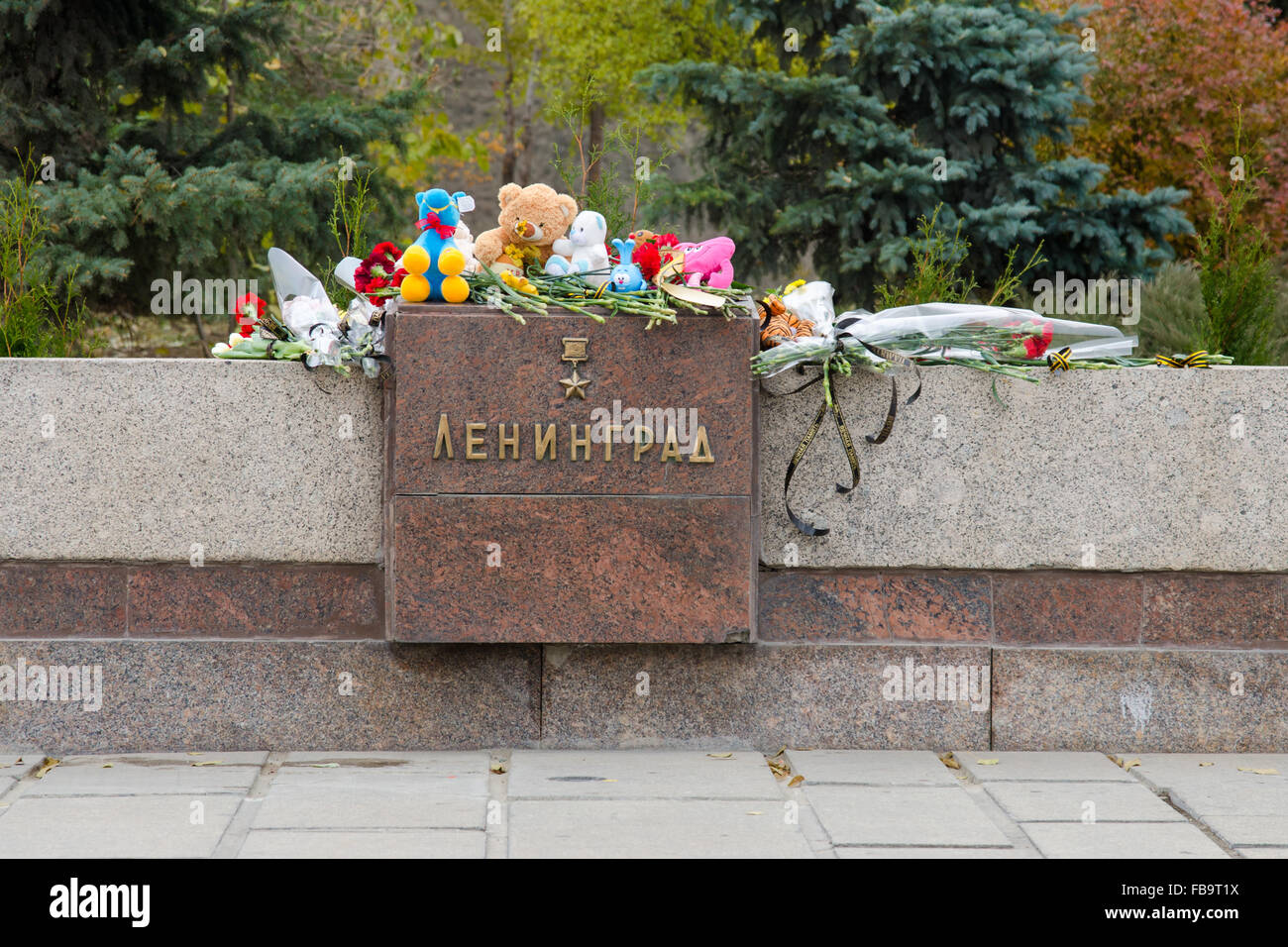 Volgograd, Russland - 5. November 2015: ein Denkmal Inschrift von Held-Stadt Leningrad im Eingangsbereich des historischen Stockfoto