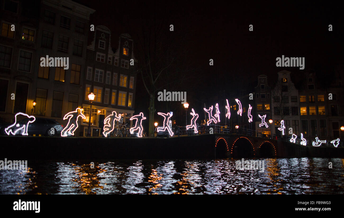 Licht und Wasser Farben Festival 2015-2016 in Amsterdam. Jenseits von Angelo Bonello für KitonB laufen Stockfoto