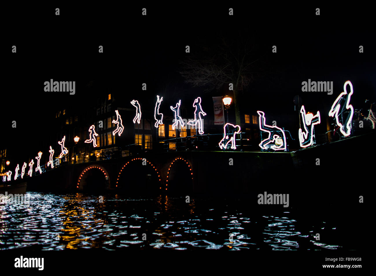 Licht und Wasser Farben Festival 2015-2016 in Amsterdam. Jenseits von Angelo Bonello für KitonB laufen Stockfoto