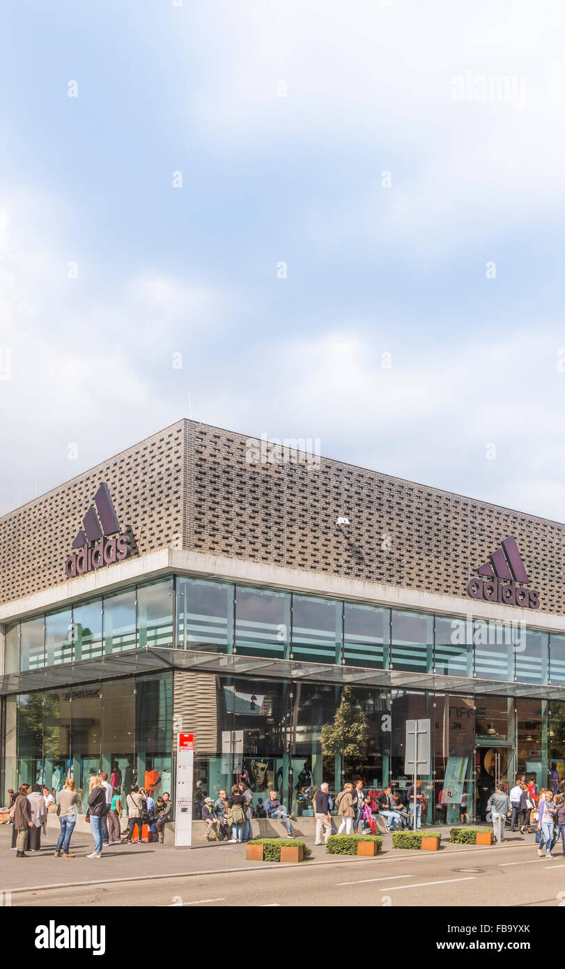 Adidas Outlet speichern, Outlet City Metzingen, Baden-Württemberg,  Deutschland Stockfotografie - Alamy