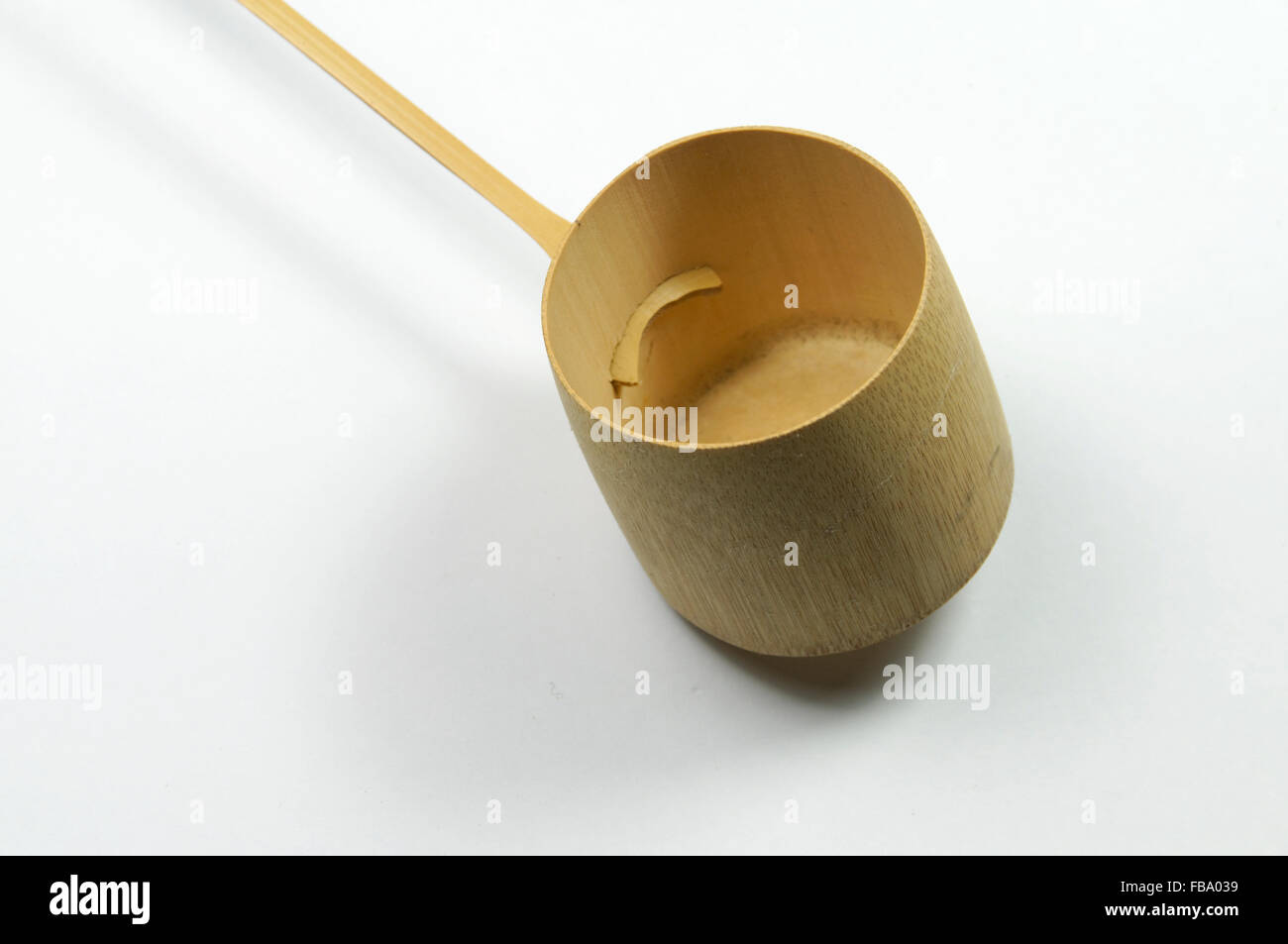 Hishaku Schöpfkelle aus der japanischen Teezeremonie. Stockfoto