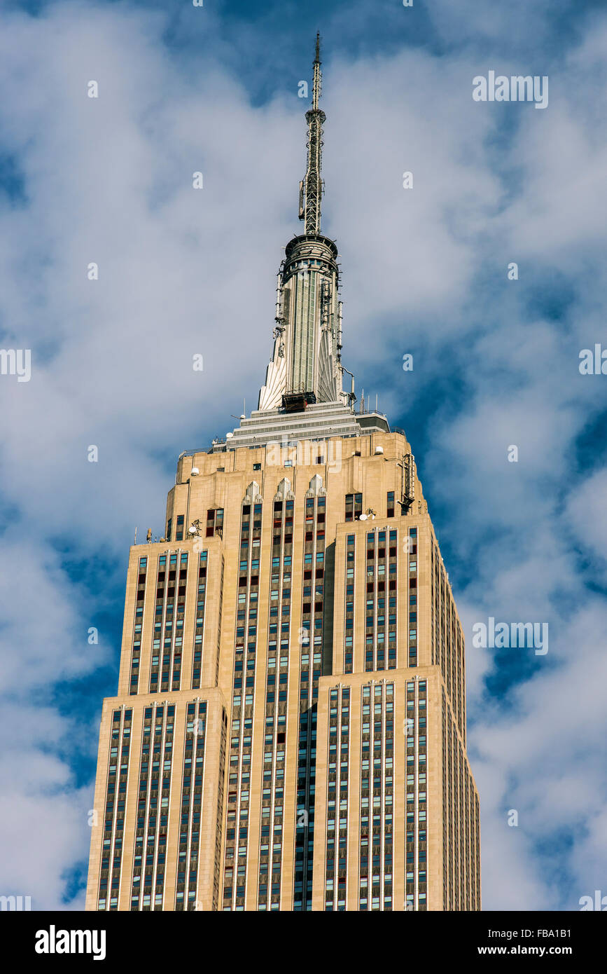 Niedrigen Winkel Blick auf das Empire State Building, Manhattan, New York, USA Stockfoto