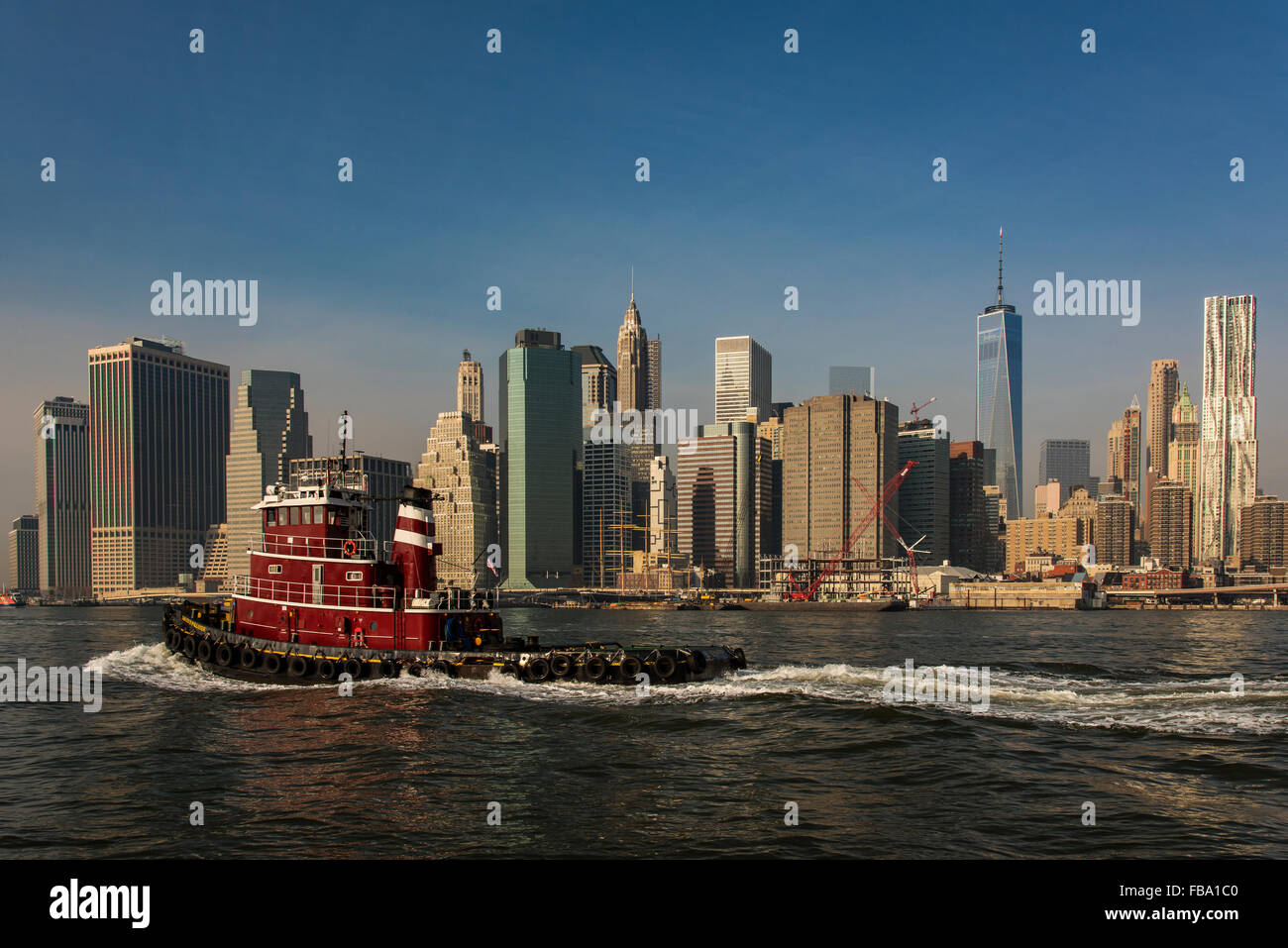 Lower Manhattan Skyline vom Brooklyn Bridge Park, Brooklyn, New York, USA Stockfoto