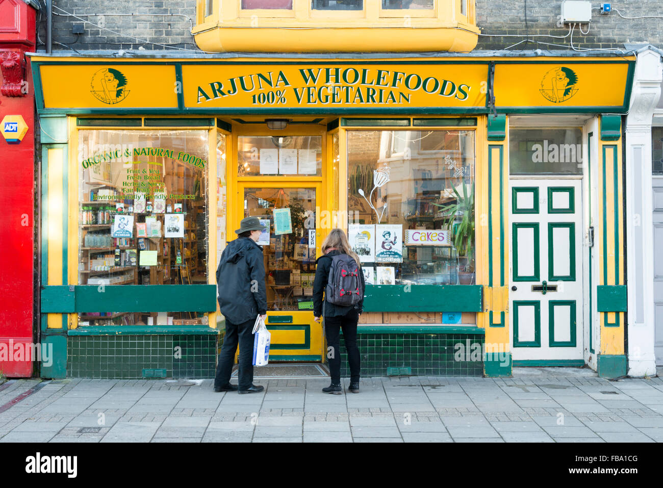 Die Arjuna Vollwert- und vegetarische Lebensmittel unabhängigen Shop in Mill Road Cambridge UK Stockfoto