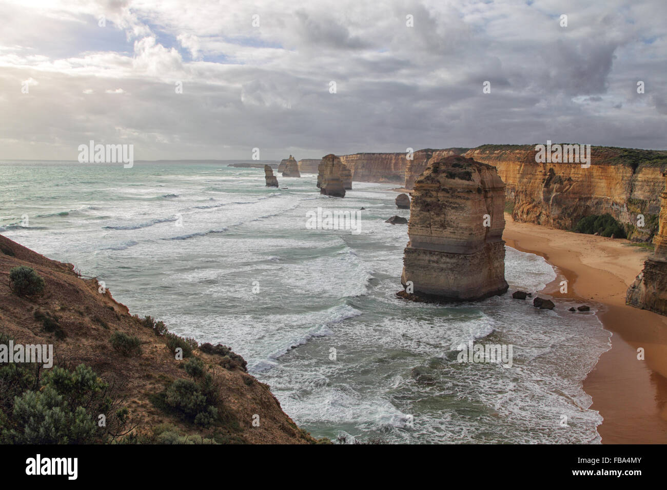 Die zwölf Apostel, eine weltberühmte Felsformation an der Great Ocean Road in der Nähe von Port Campbell, Victoria, Australien. Stockfoto