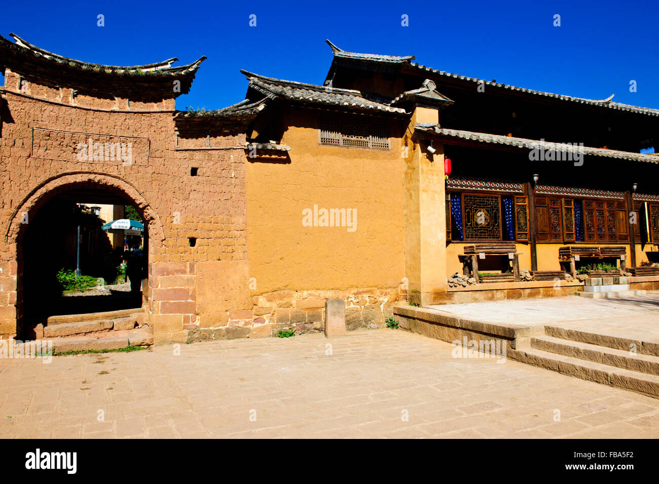 Shaxi, Altstadt stammt aus 1451, Sideng Square, Tempel, Theater, Freitagsmarkt, Provinz Yunnan, Volksrepublik China, China Stockfoto