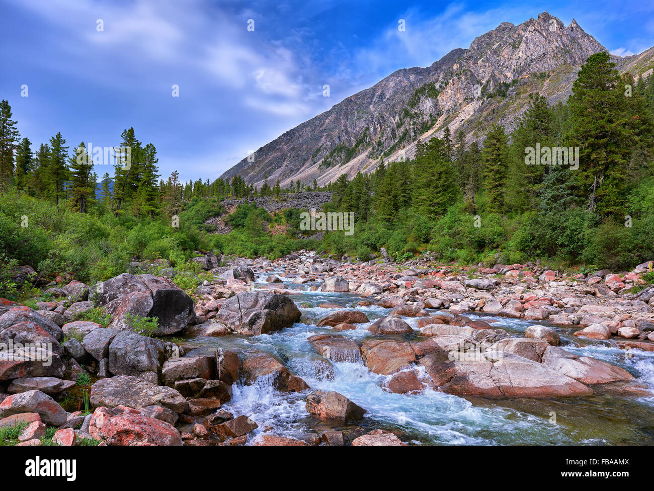 Kleinen Bergfluss in Sibirien. Östlichen Sayan. Russland Stockfoto