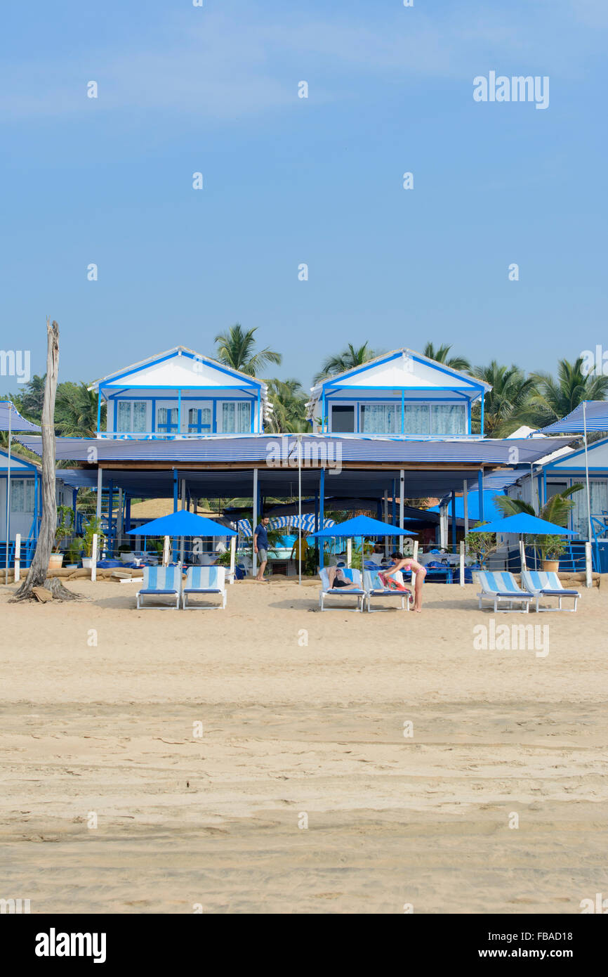 Gehobenen Strandhütten an Kuba Agonda Beach Hotel, Agonda Beach, Canacona, in Goa, Indien Stockfoto