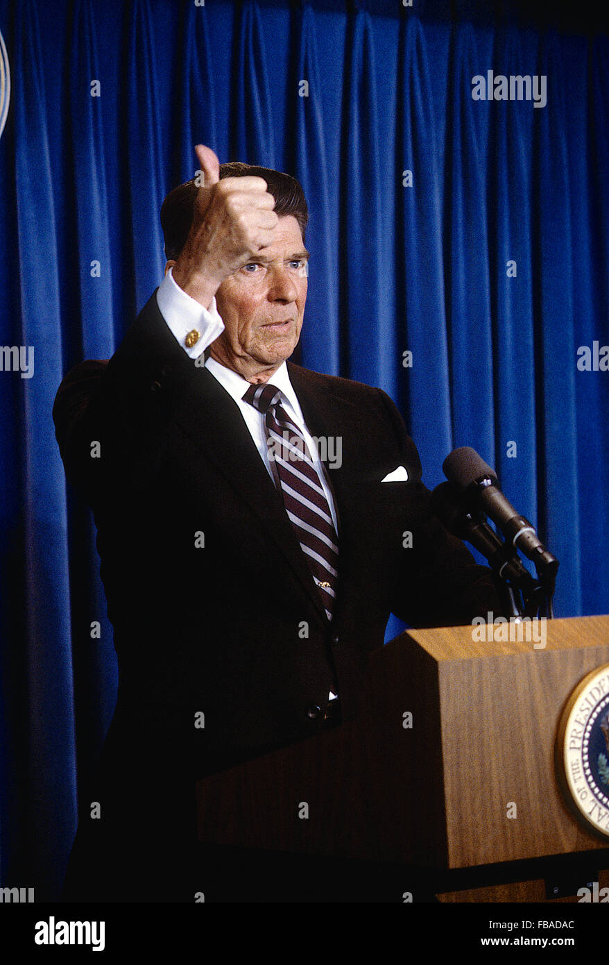 Washington, DC, USA, 14. Mai 1984 Präsident Ronald Reagan hat eine Frage und Antwort briefing mit Journalisten im Presseraum. Bildnachweis: Mark Reinstein Stockfoto