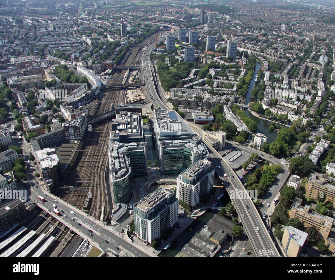 Luftaufnahme, Blick nach Westen auf der A40 Westway & Sheldon Square in Paddington West London, W2, Großbritannien Stockfoto