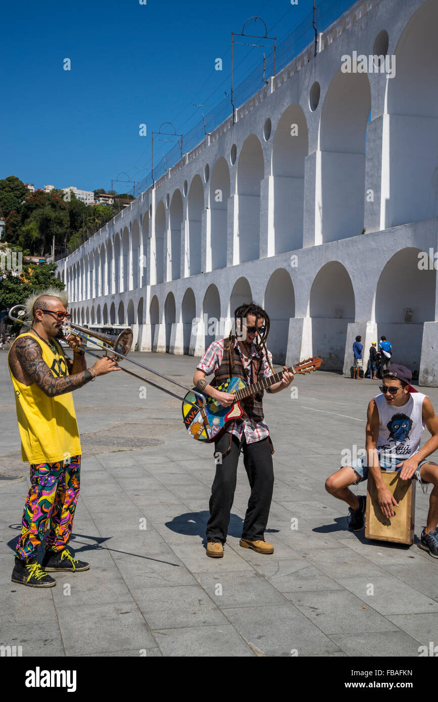 Straßenmusikanten, Arcos da Lapa, Largo da Lapa, Rio De Janeiro, Brasilien Stockfoto
