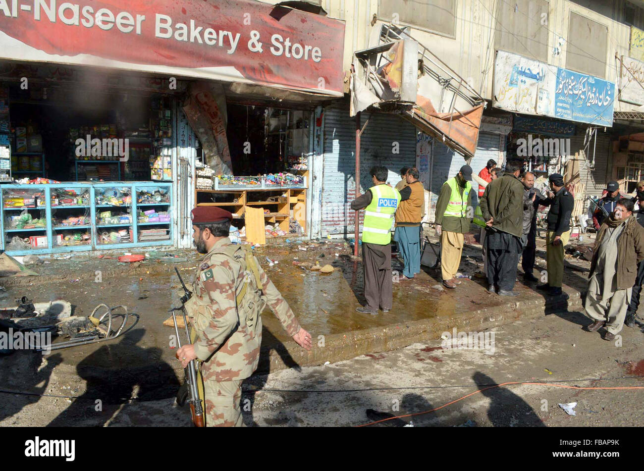 Ansicht des Veranstaltungsortes nach Explosion im Bereich der Satellitenstadt von Quetta auf Mittwoch, 13. Januar 2016. Wurden mindestens 14 Menschen getötet und mehr als 10 Verletzte bei einer Explosion in der Nähe eines Polio-Zentrums in Quetta die Satellitenstadt am Mittwoch, Belutschistan Mir für Minister, Sarfaraz Bugti sagte. Die Tehreek-e-Taliban Pakistan (TTP) behauptet, den Angriff auf Facebook und in einer e-Mail an Journalisten. Stockfoto