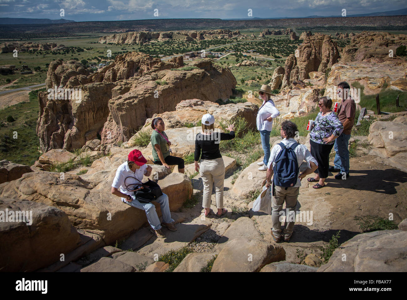 Reisegruppe in Sky City, Acoma Pueblo in New Mexico Stockfoto