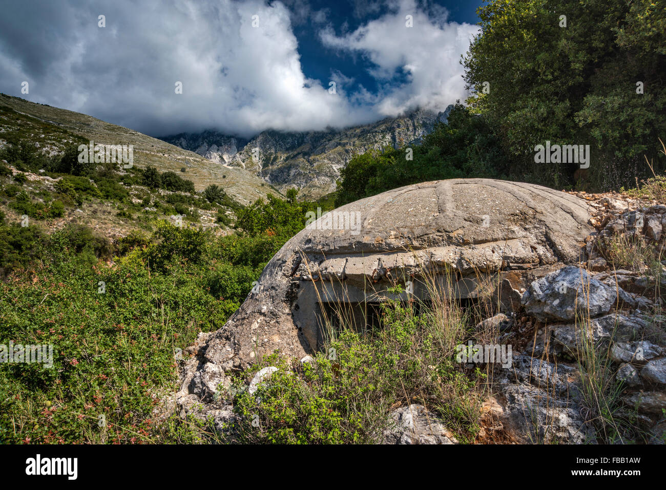 Bunker gebaut unter kommunistischen Diktators Hoxha, Cikes massiv, albanische Riviera, in der Nähe von Dhermi (Dhermiu), Albanien Stockfoto