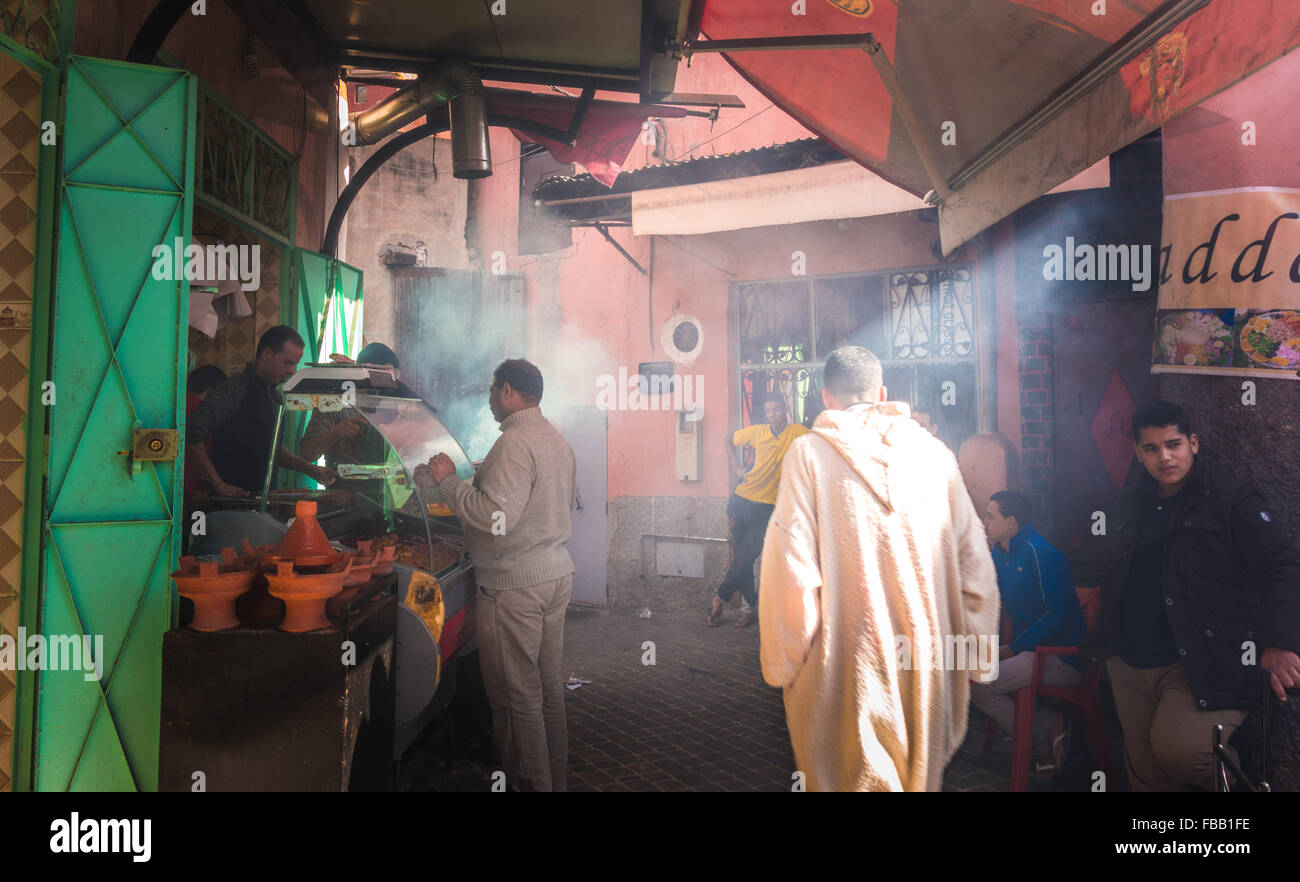Rauchigen marokkanischen Gasse Stockfoto