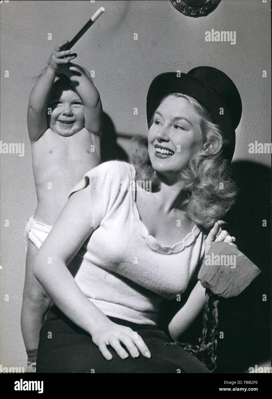1952 - Sharon ist nicht versucht, seine hübsche Mutter in eine Fee verwandeln, winkt er nur seinen Zauberstab weil Mama sagt, das ist der schnellste Weg zu ihren Hut auf den Kopf übertragen. © Keystone Bilder USA/ZUMAPRESS.com/Alamy Live-Nachrichten Stockfoto