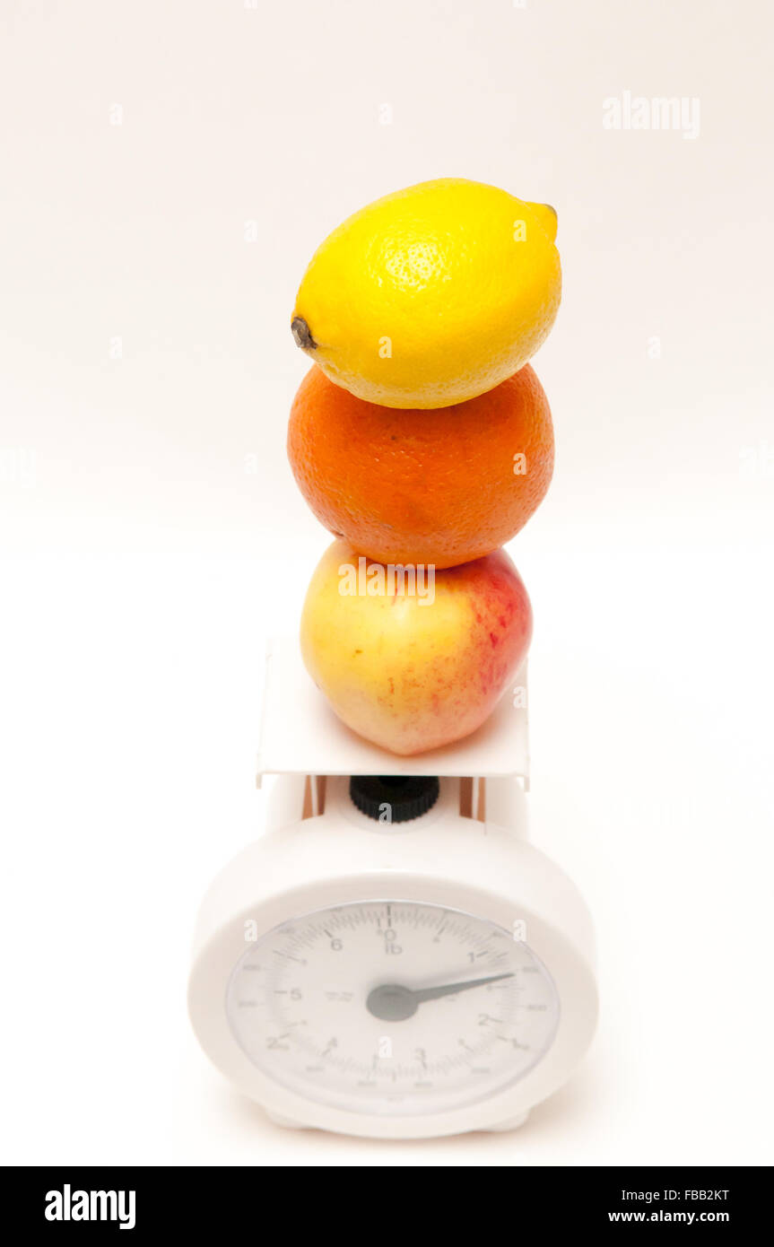 Konzept der ausgewogenen Ernährung und Gewichtsabnahme Stockfoto