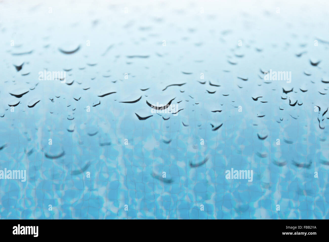 abstrakte Wasser Hintergrund - Tropfen unter Wasser Stockfoto