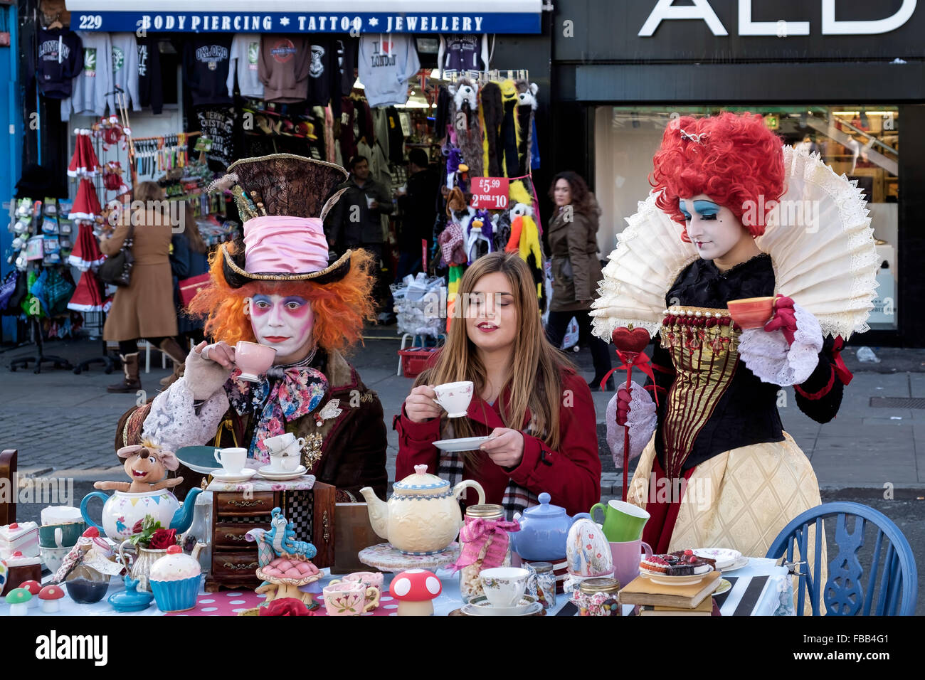 Mad Hatter es Tea Party bei Camden Lock Stockfoto