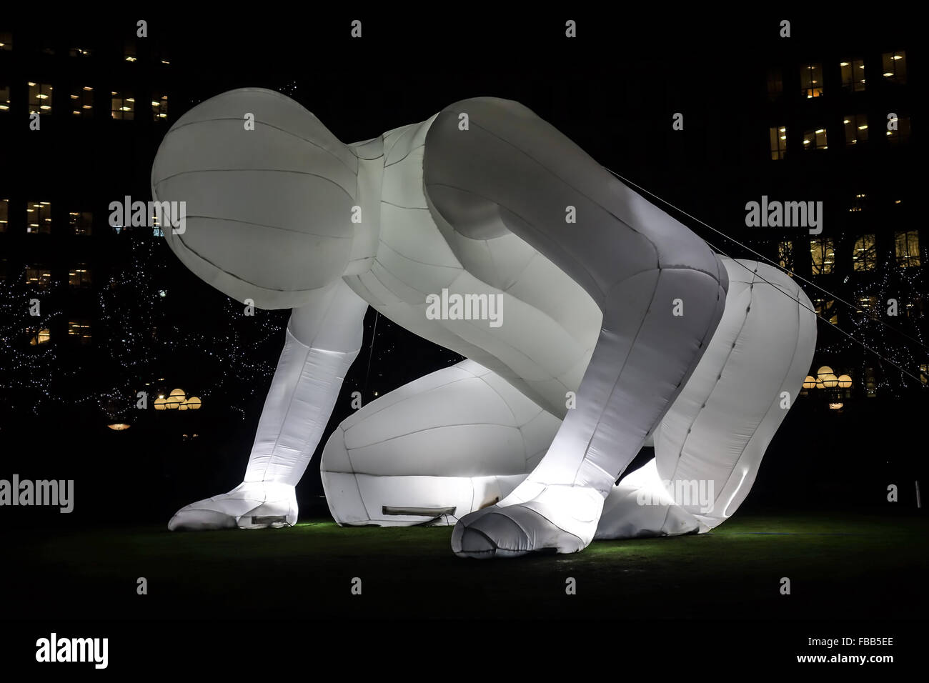 Fantastischen Planeten von Amanda Parer ist auf dem Display der Öffentlichkeit bei den Winter Lights Festival 2016 in Canary Wharf. Stockfoto