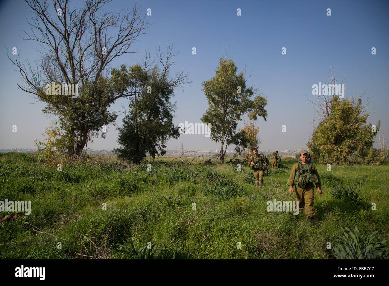 Jerusalem. 13. Januar 2016. Israelische Soldaten besuchen eine militärische Tätigkeit in Südisrael, 13. Januar 2016. Ein Palästinenser getötet und drei weitere verletzt bei einem israelischen Luftangriff im nördlichen Gazastreifen Mittwochmorgen, sagte palästinensischen Gesundheitsministerium. © JINI/Albert Sadikov/Xinhua/Alamy Live-Nachrichten Stockfoto