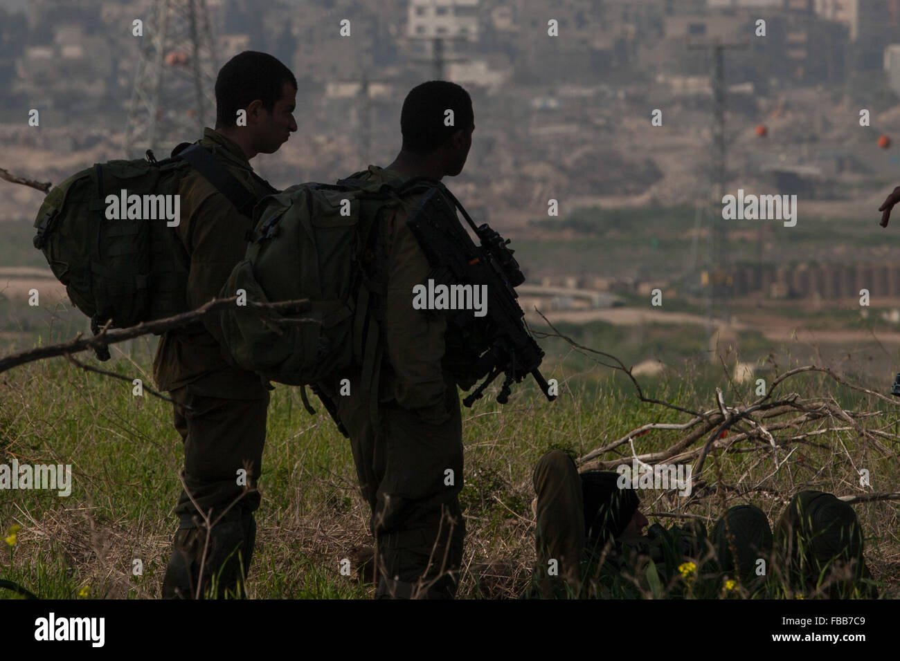 Jerusalem. 13. Januar 2016. Israelische Soldaten besuchen eine militärische Tätigkeit in Südisrael, 13. Januar 2016. Ein Palästinenser getötet und drei weitere verletzt bei einem israelischen Luftangriff im nördlichen Gazastreifen Mittwochmorgen, sagte palästinensischen Gesundheitsministerium. © JINI/Albert Sadikov/Xinhua/Alamy Live-Nachrichten Stockfoto
